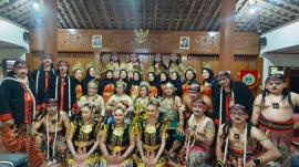 BERAGAM POTENSI SENI KALURAHAN MANDIRI BUDAYA SEMANU MERIAHKAN HUT RI KE 80
